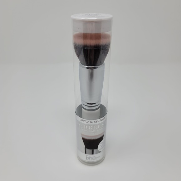 it cosmetics Other - IT Cosmetics Special Edition Flat Top Full Coverage Complexion Brush No 136 New‎